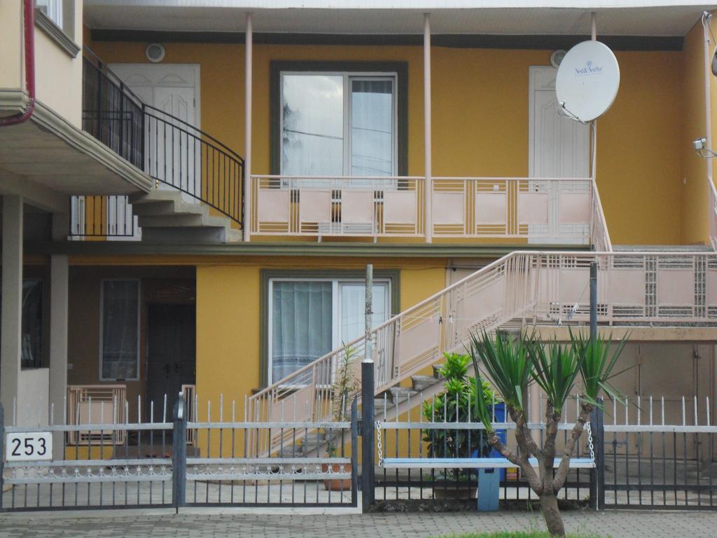 Guest House Nika Kobuleti Extérieur photo