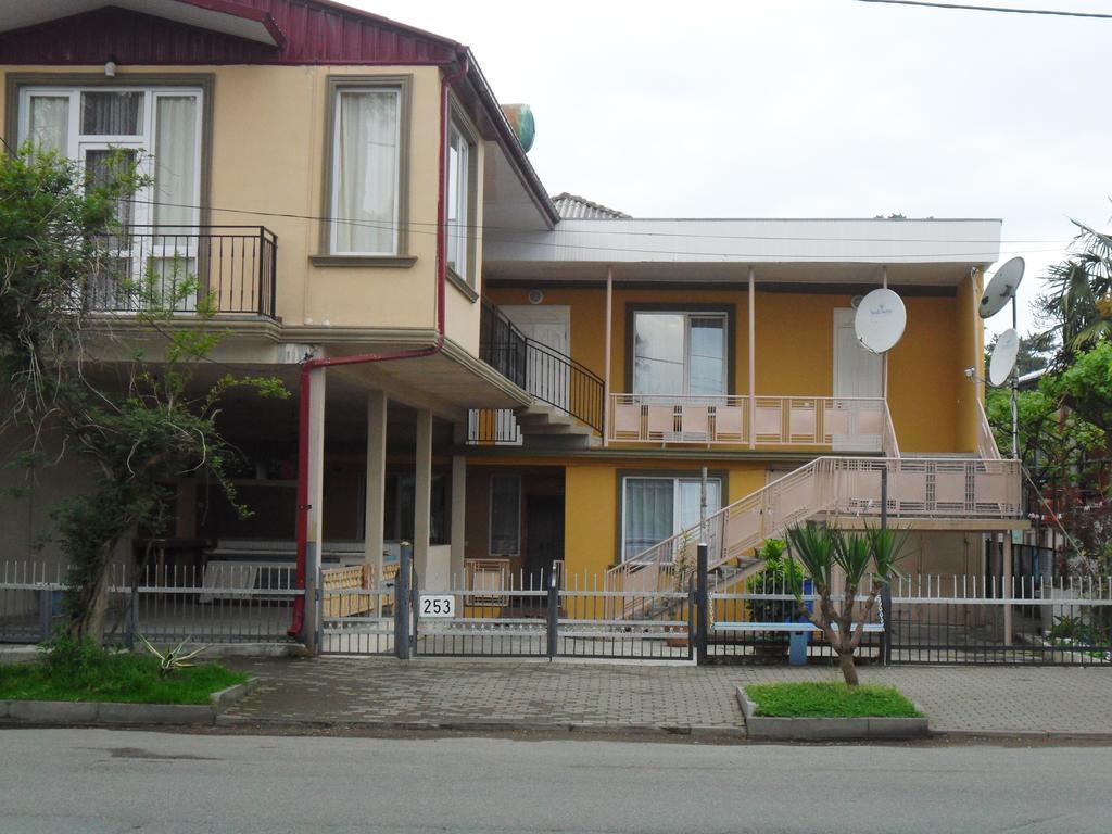 Guest House Nika Kobuleti Extérieur photo