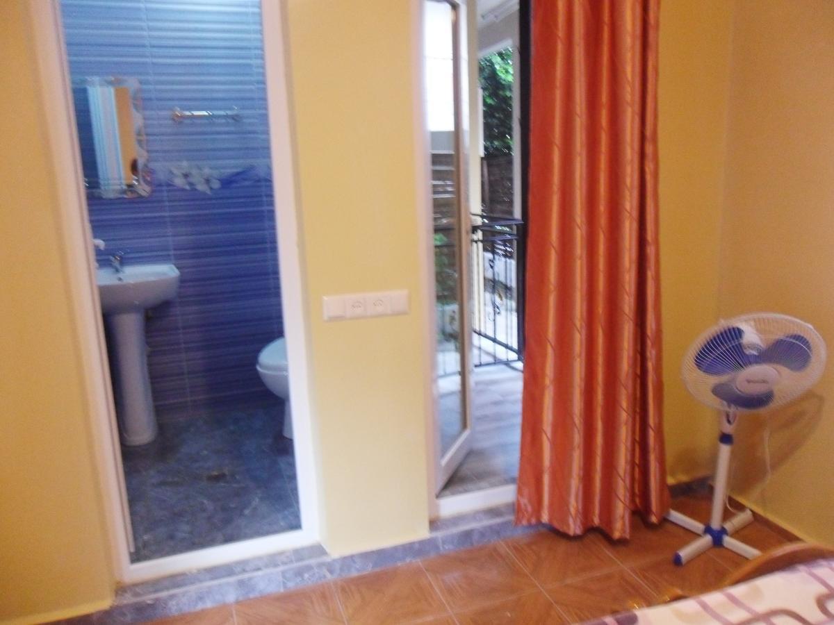 Guest House Nika Kobuleti Extérieur photo